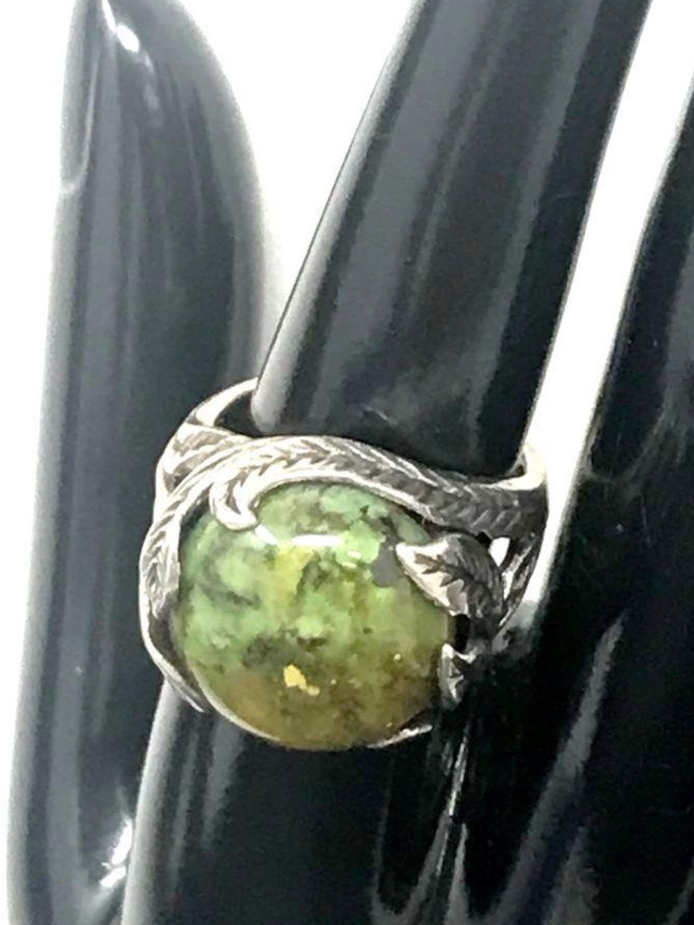 Carol Felley 925 Sterling Silver Green Cabochon Stone Size 7.5